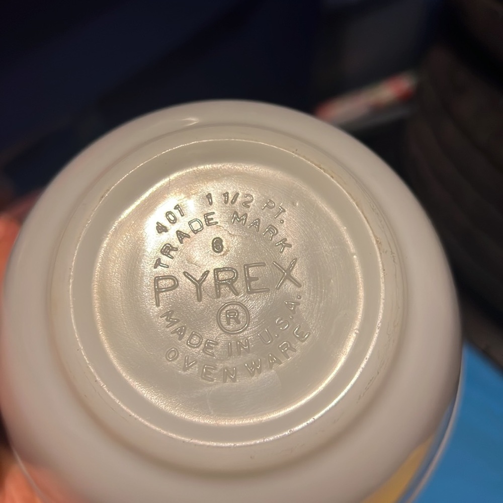 Vintage Pyrex - Picture 9 of 11